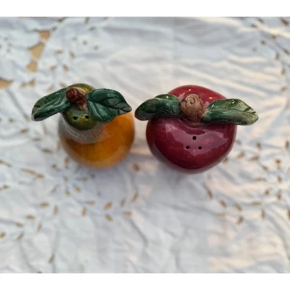 Vintage Sakura Oneida Apple & Pear Salt Pepper Shakers 2-Piece Set Earthenware - Picture 2 of 4